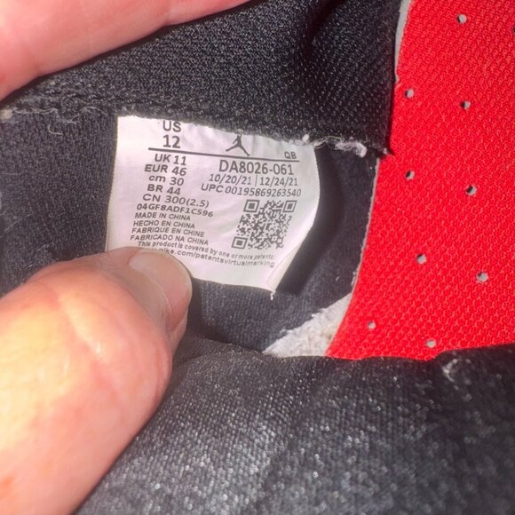 Nike Air Jordan Series Mid Black White University Red DA8026-061 Men's Size 12 - Picture 7 of 8